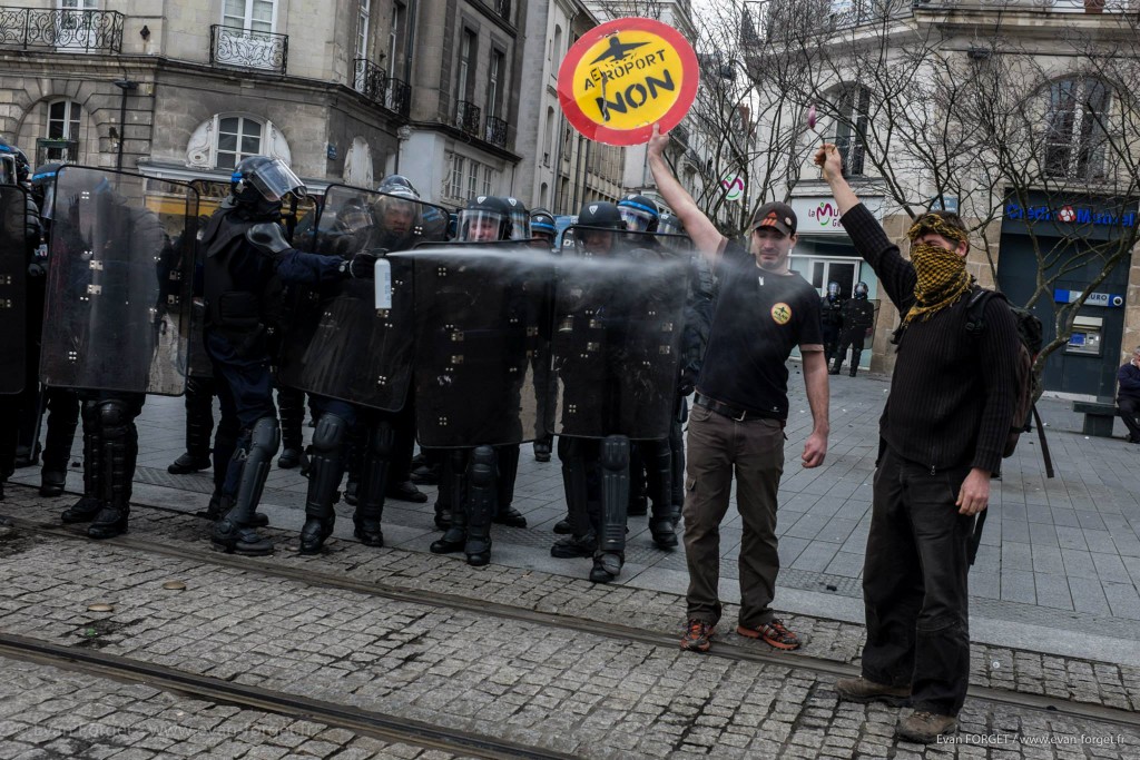Acte de violence gratuit des forces de l'ordre / Nantes - Février 2014